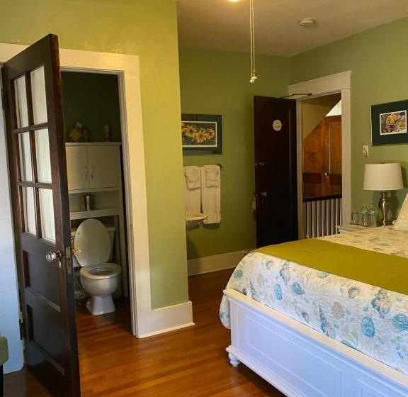 تختخواب و صبحانه Ms. Maggie's South Country Inn