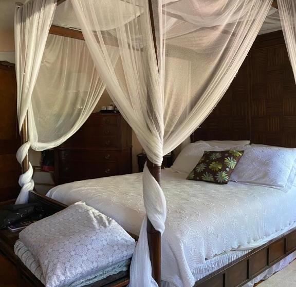 تختخواب و صبحانه Ms. Maggie's South Country Inn