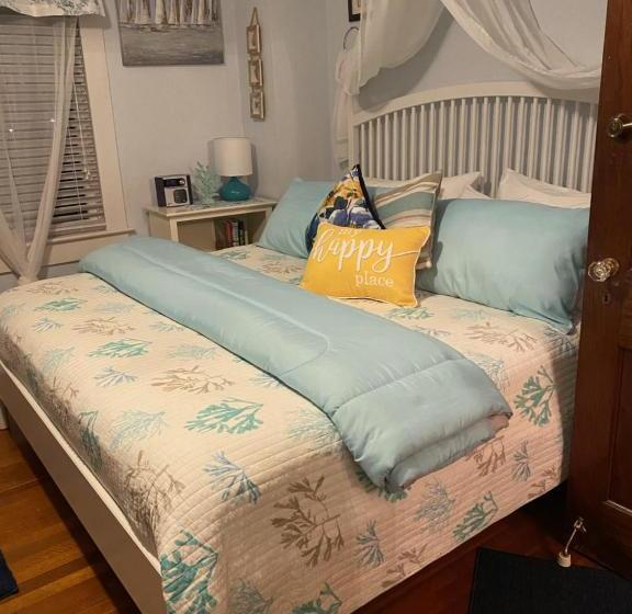 تختخواب و صبحانه Ms. Maggie's South Country Inn