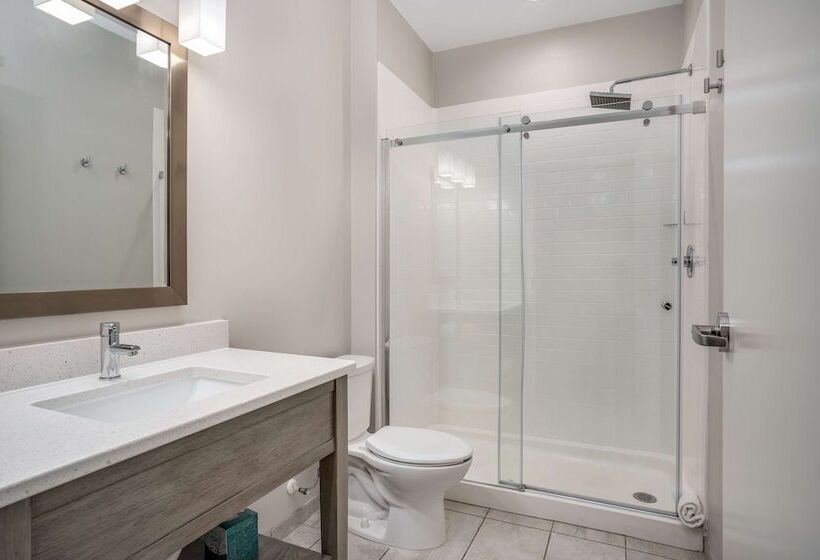 Отель Lighthouse Suites   Best Western Signature Collection