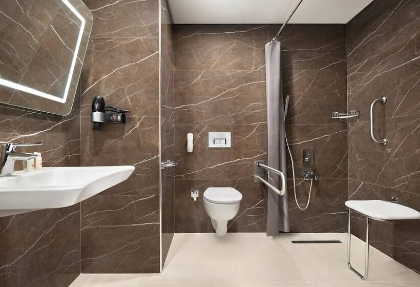 هتل Ramada By Wyndham Izmir Aliaga
