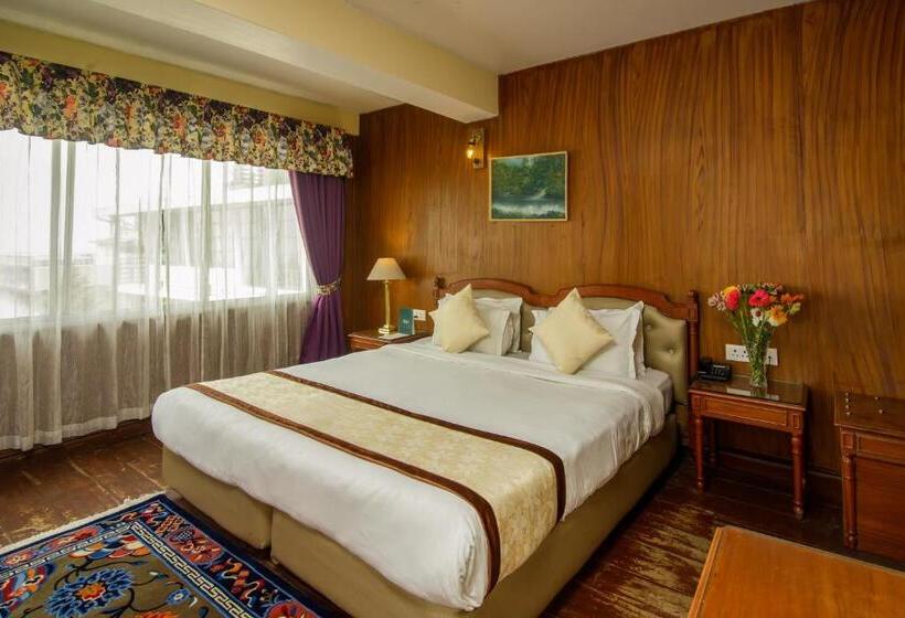 Muscatel Himalayan Resort   400 Mts From Mall Road