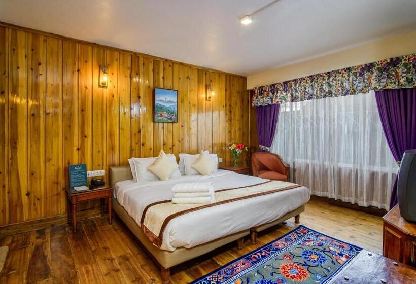 Muscatel Himalayan Resort   400 Mts From Mall Road