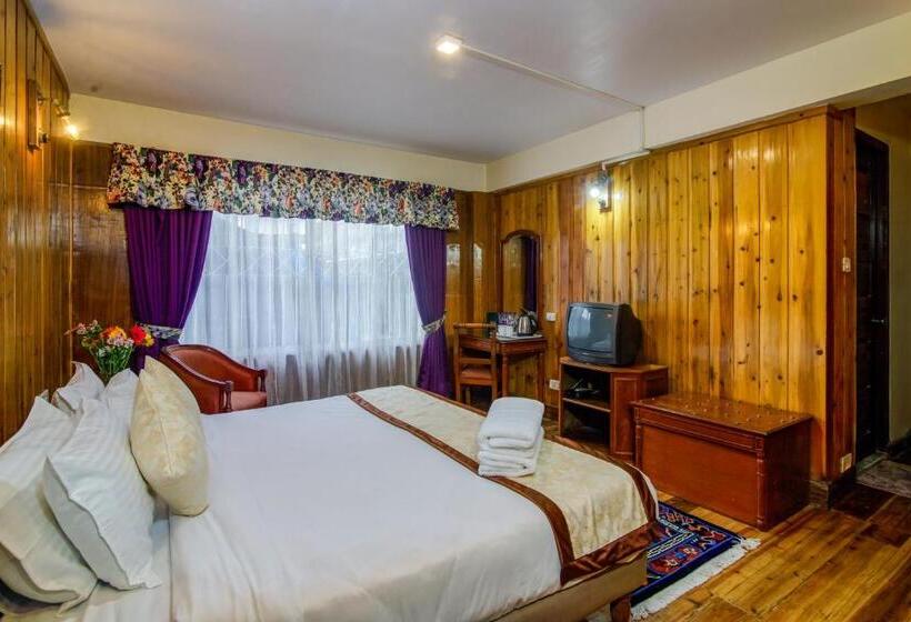 Muscatel Himalayan Resort   400 Mts From Mall Road