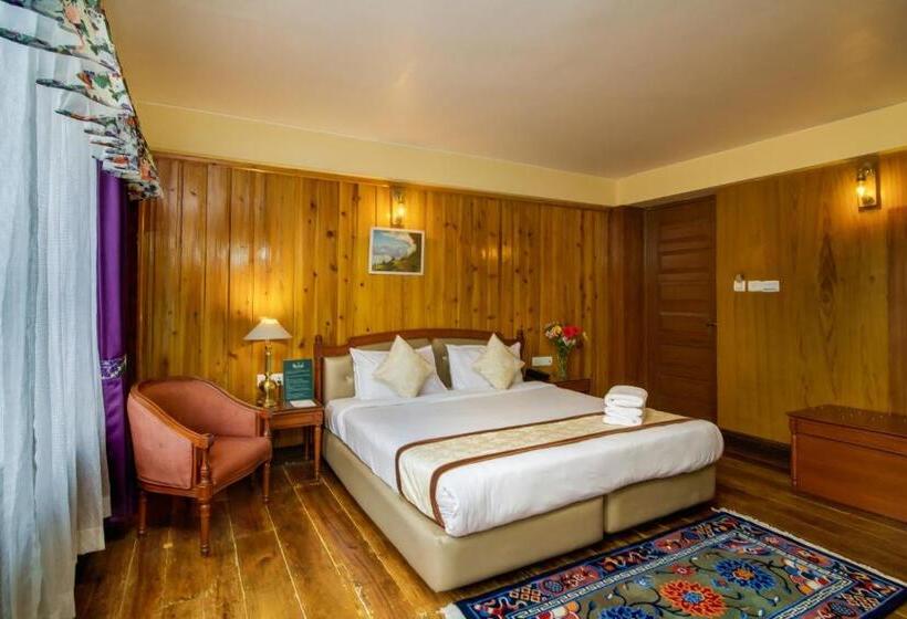 Muscatel Himalayan Resort   400 Mts From Mall Road