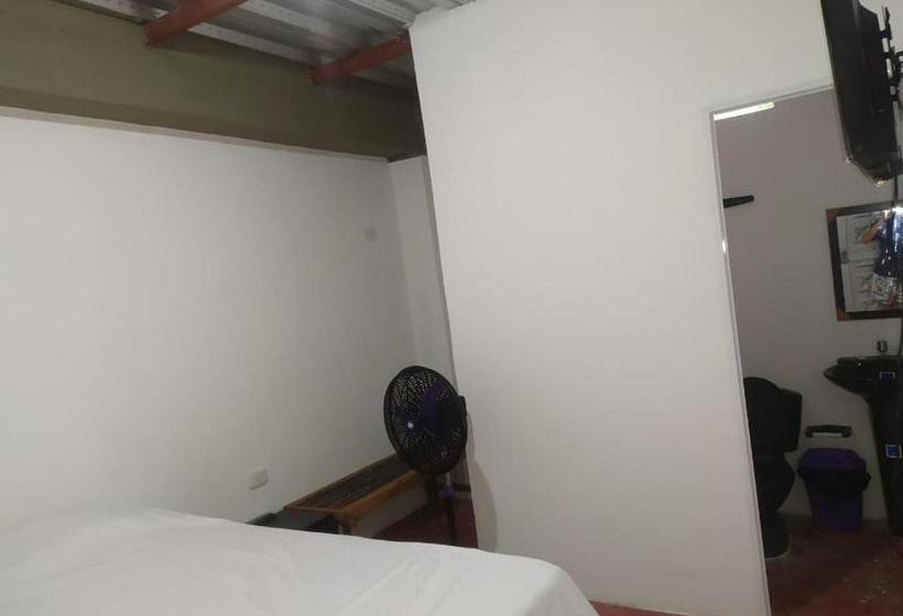 پانسیون Hostal La Sierra Nevada