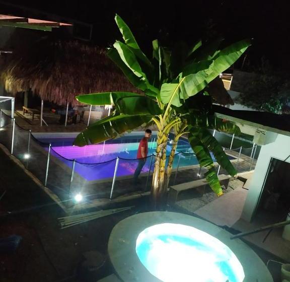 پانسیون Hostal La Sierra Nevada