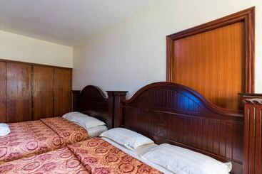 پانسیون Trendy Deluxe Twin Rooms In Masaka 1