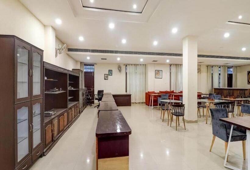 هتل Super Capital O Divira Inn