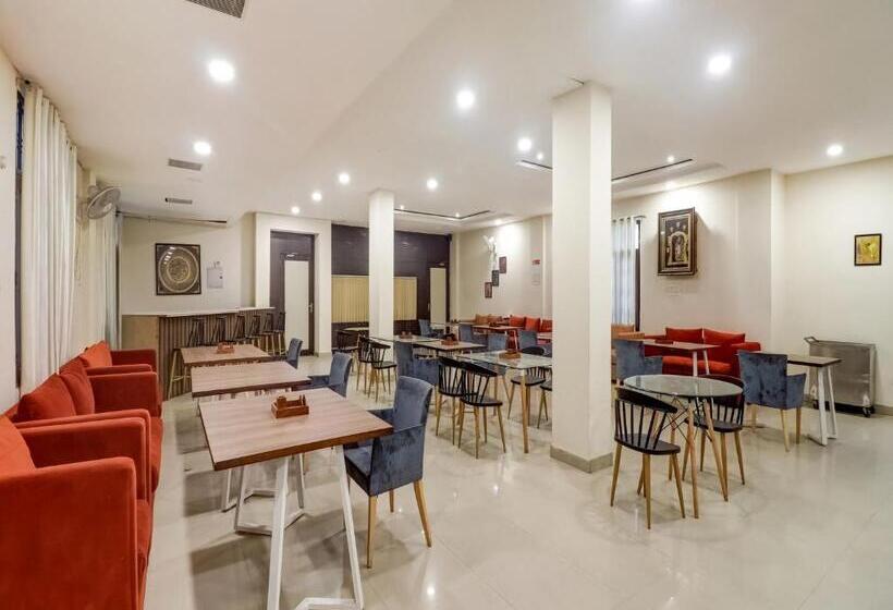 هتل Super Capital O Divira Inn