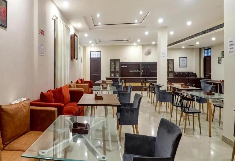 هتل Super Capital O Divira Inn
