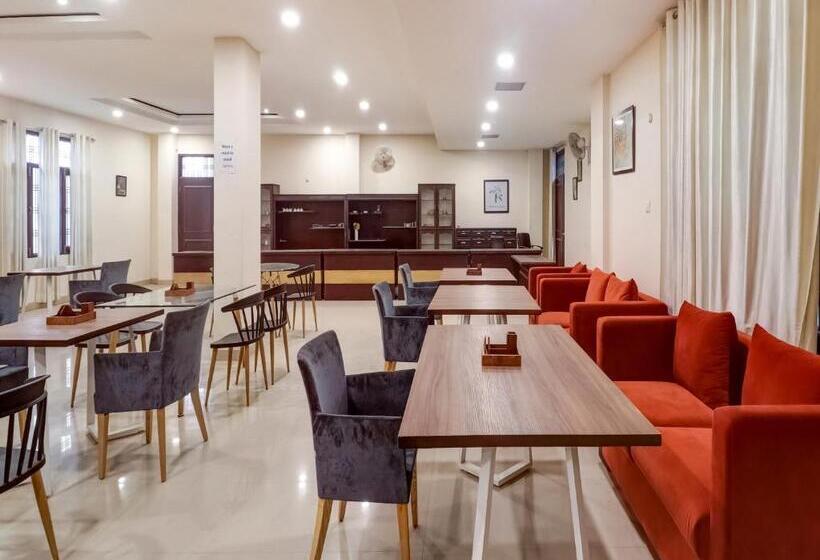 هتل Super Capital O Divira Inn