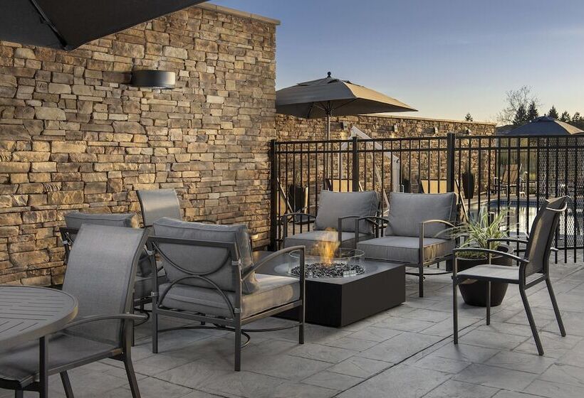 Отель Fairfield Inn & Suites By Marriott Santa Rosa Rohnert Park