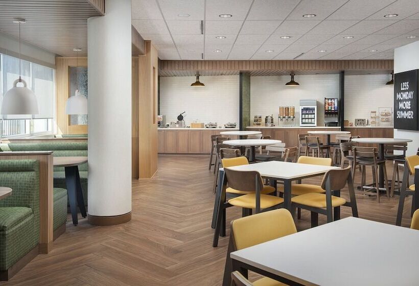 Отель Fairfield Inn & Suites By Marriott Santa Rosa Rohnert Park