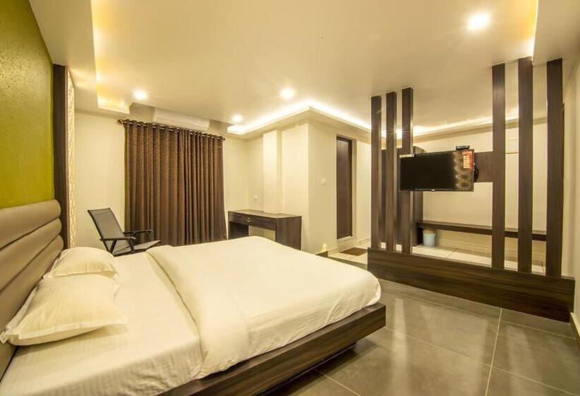 فندق Oaks Residency