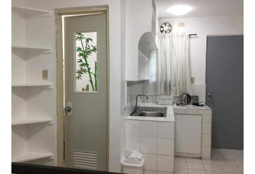 Отель Oyo 723 Edmar S Transient House