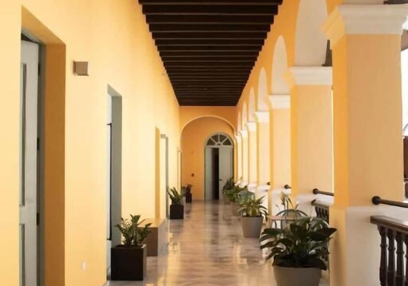 هتل Palacio Provincial San Juan, Curio Collection By Hilton