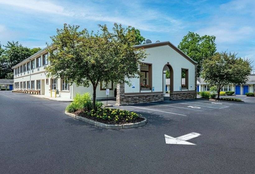 هتل Rodeway Inn Poughkeepsie