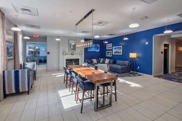 هتل Scholar State College, Tapestry Collection By Hilton