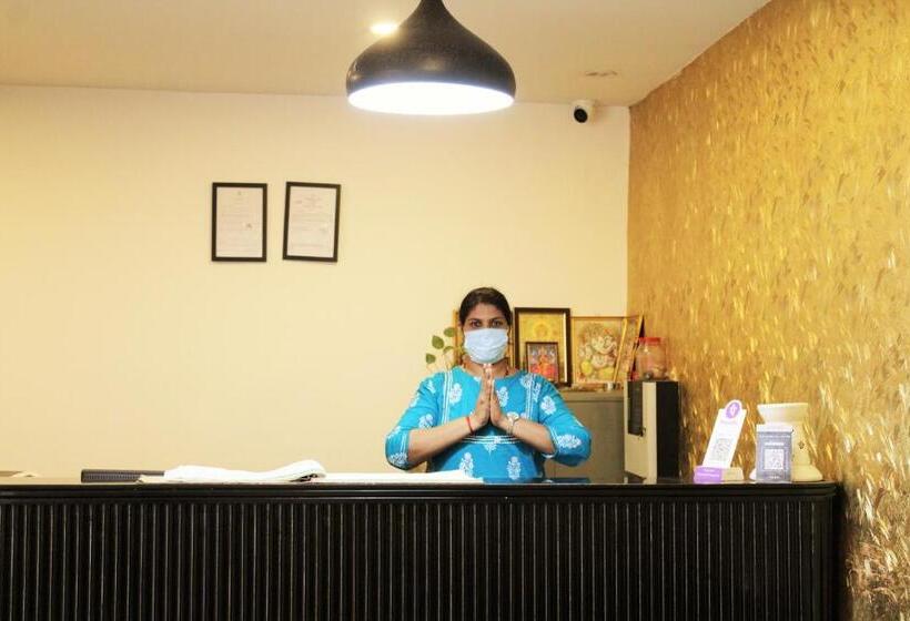 هتل The Golden Sands