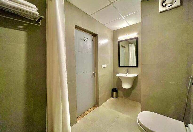 هتل The Golden Sands