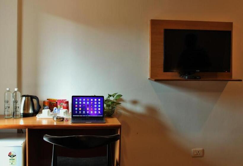 هتل The Golden Sands