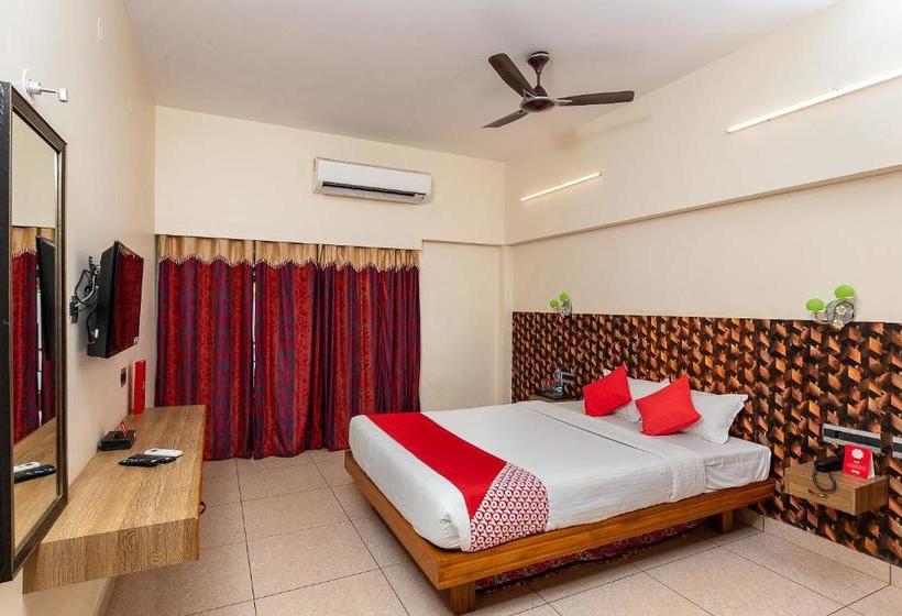 펜션 Oyo 77206 Thamarai Resort