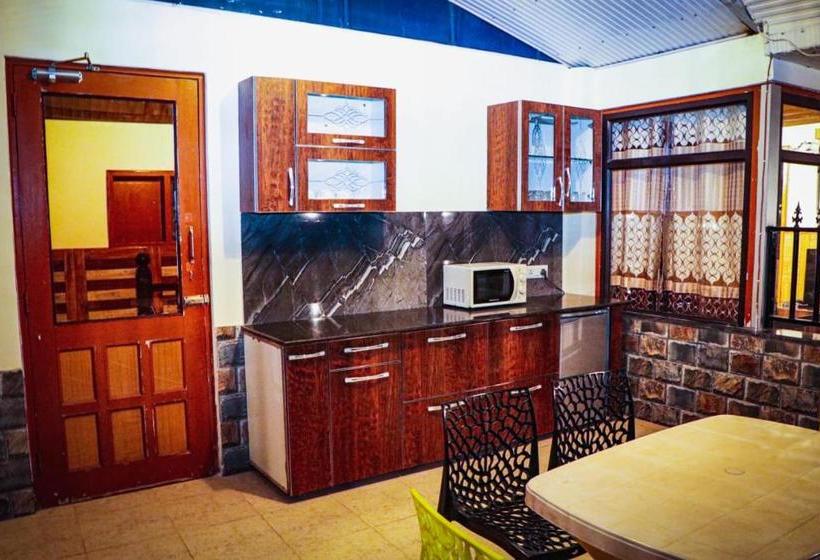 مبيت وإفطار Whispering Winds Villa