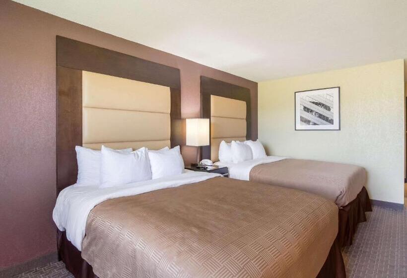 فندق Clarion Inn
