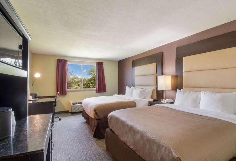 فندق Clarion Inn