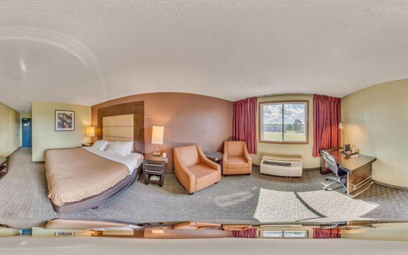 فندق Clarion Inn