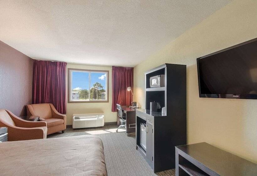 فندق Clarion Inn
