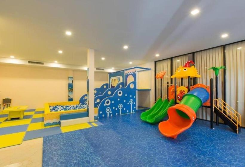 هتل Jupiter Trevi Resort And Spa
