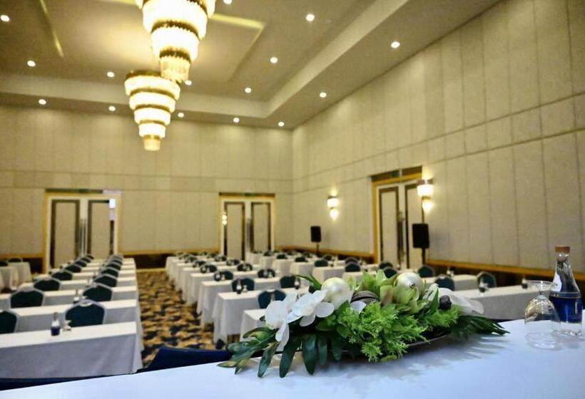هتل Jupiter Trevi Resort And Spa