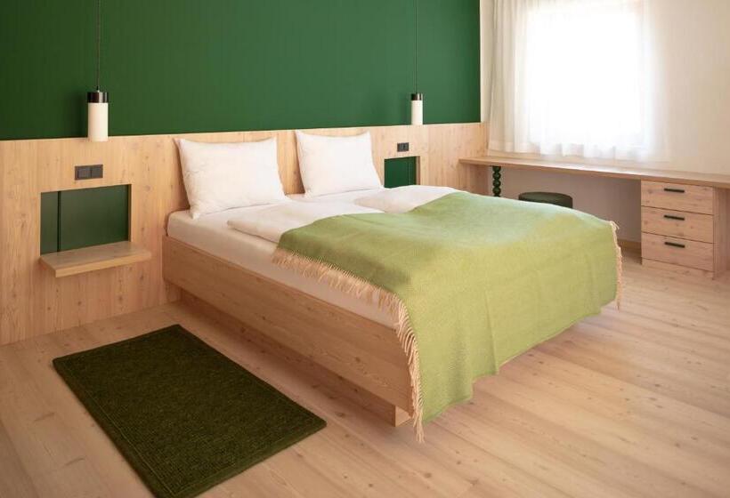 هتل Neusacherhof