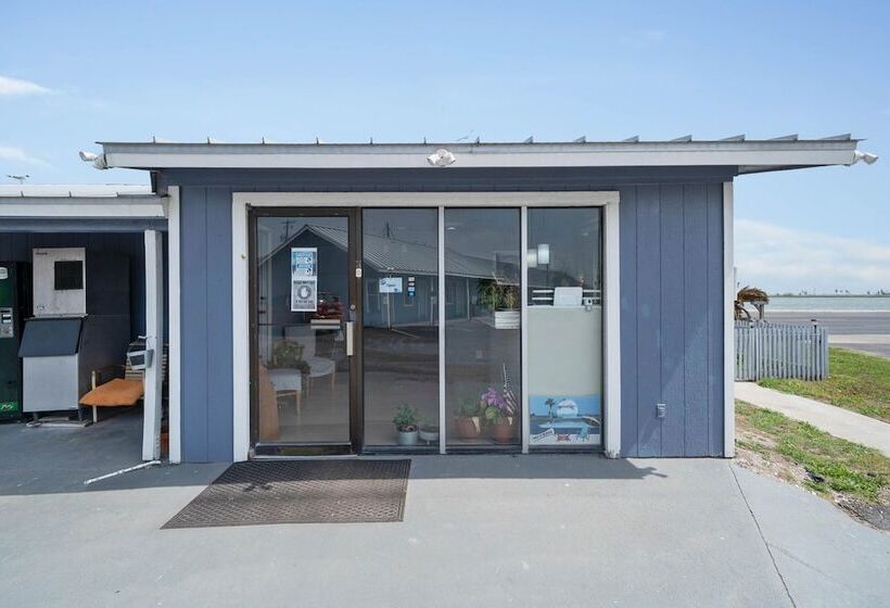 هتل Oyo  Rockport Bay View