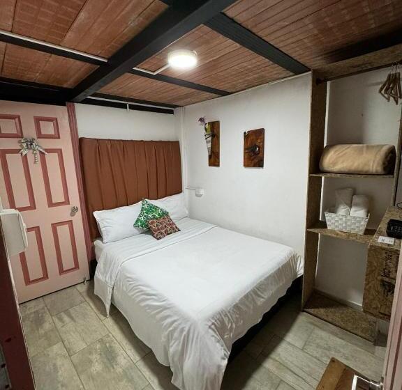 Mahalo Hostel