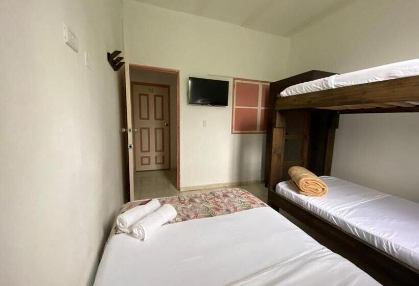 Mahalo Hostel