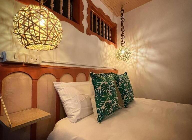 Mahalo Hostel