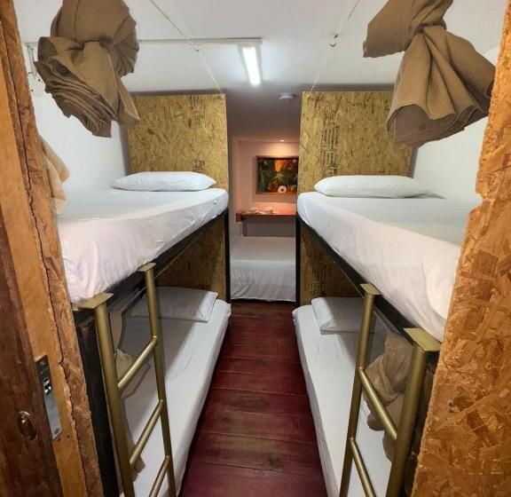 Mahalo Hostel