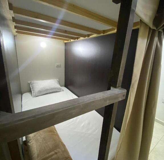 Mahalo Hostel