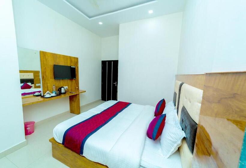 هتل Capital O 71473 Chahal Residency