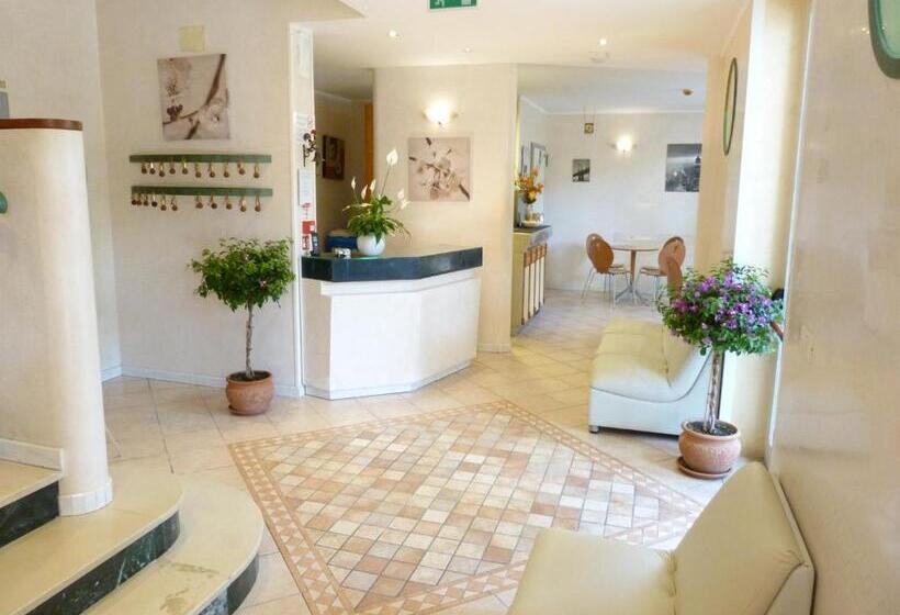 Hotel Monti