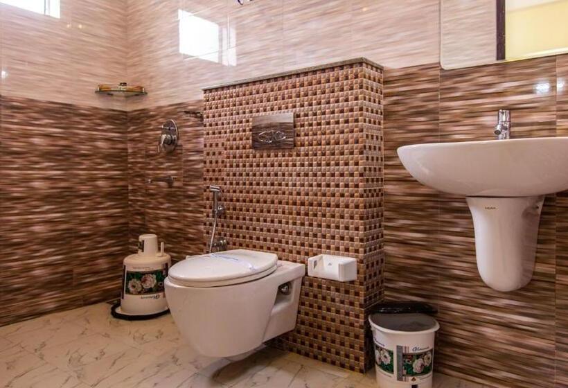 هتل Woodside Residency