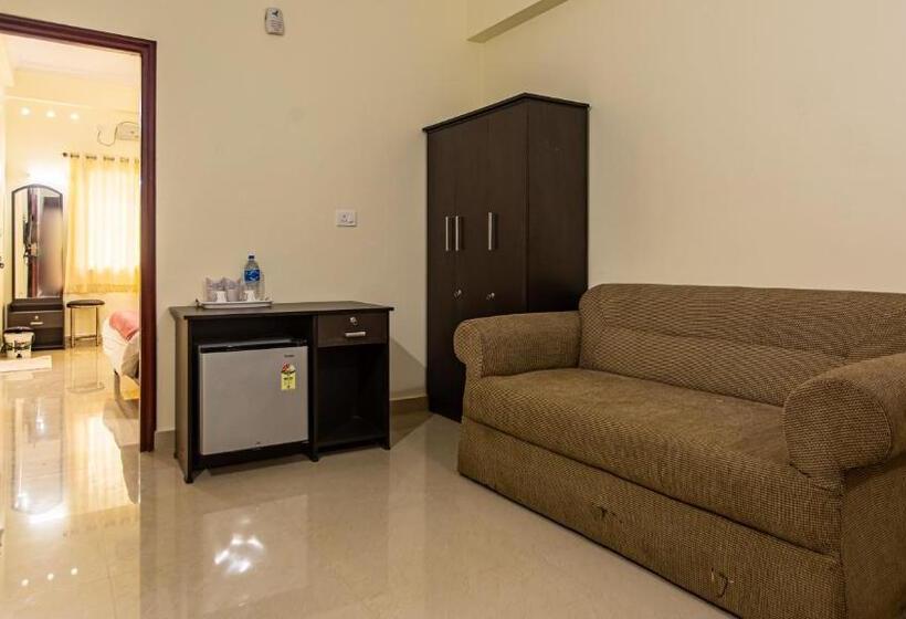 هتل Woodside Residency