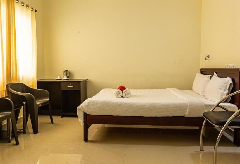هتل Woodside Residency