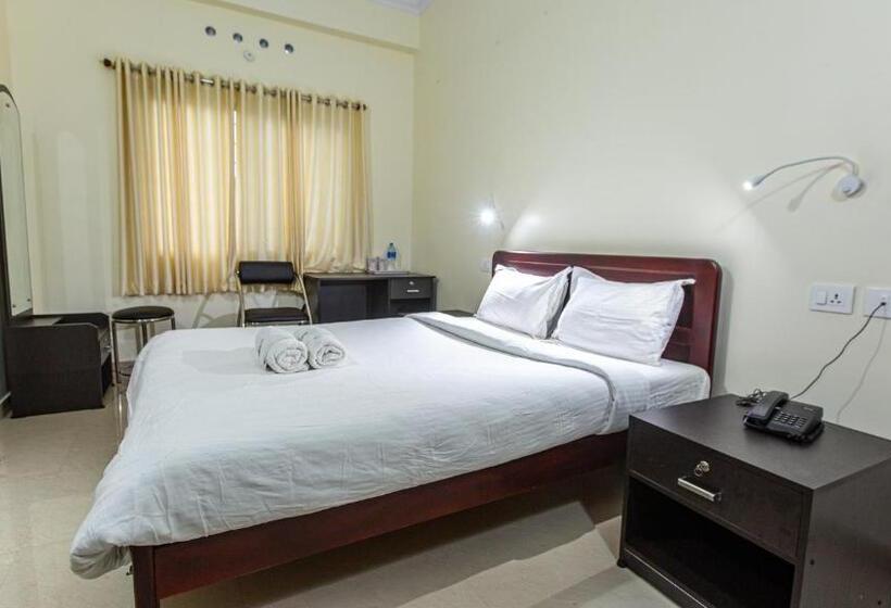 هتل Woodside Residency