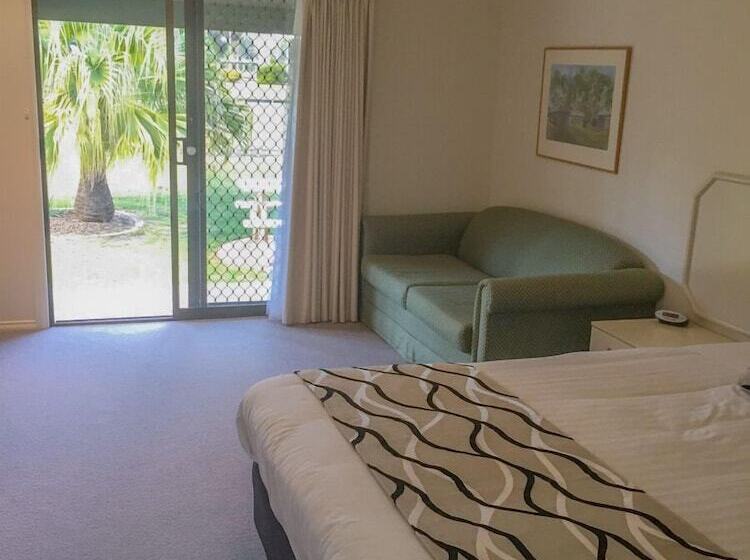 مُتل Deniliquin Country Club Motor Inn