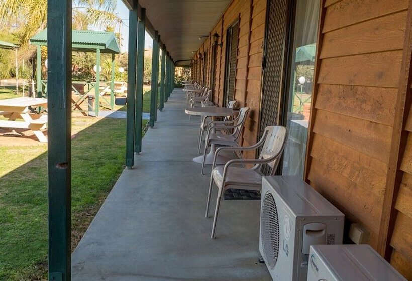 مُتل Deniliquin Country Club Motor Inn