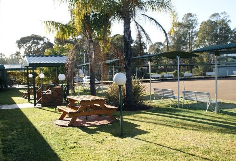 مُتل Deniliquin Country Club Motor Inn